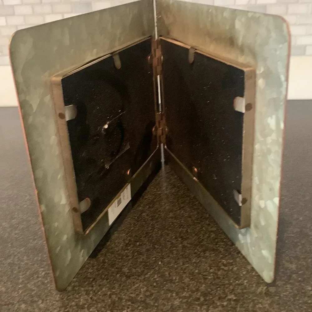 Rustic Galvanized Metal 4x6 Double Photo Frame – Industrial Farmhouse Tabletop